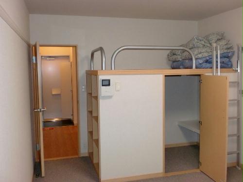 居室・リビング　1Fフローリング、2Ｆ絨毯。