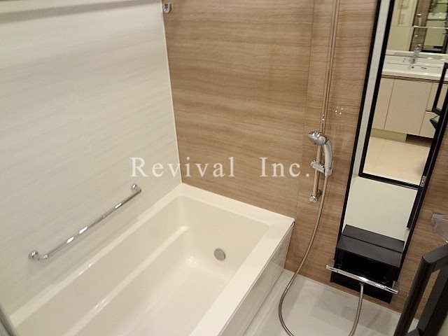 バス・シャワールーム　もちろん追い焚・浴室乾燥機能付きです