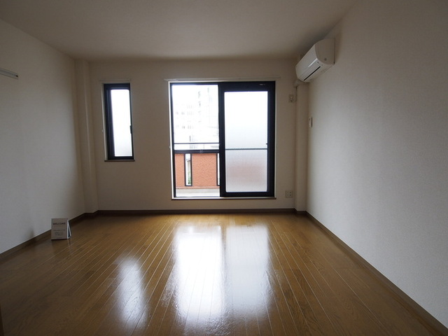 居室・リビング　☆洋室８．４帖☆