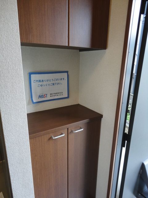 玄関　♪鍵置場に程良い高さのシューズＢＯＸ付き♪