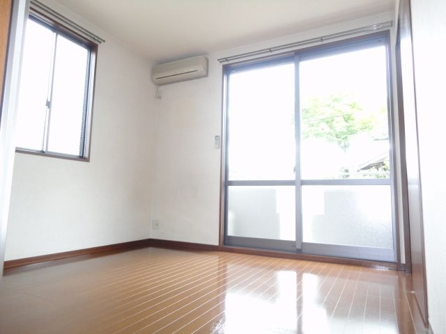 居室・リビング　♪２面採光の明るいお部屋♪