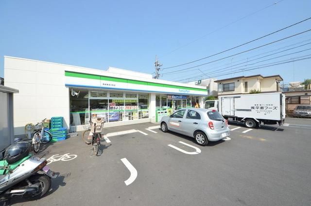 コンビニ　ファミリーマート秀栄館町店（コンビニ）まで836m