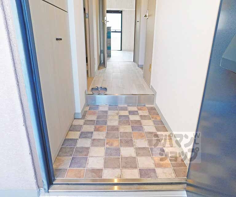 玄関　広々とした玄関です。