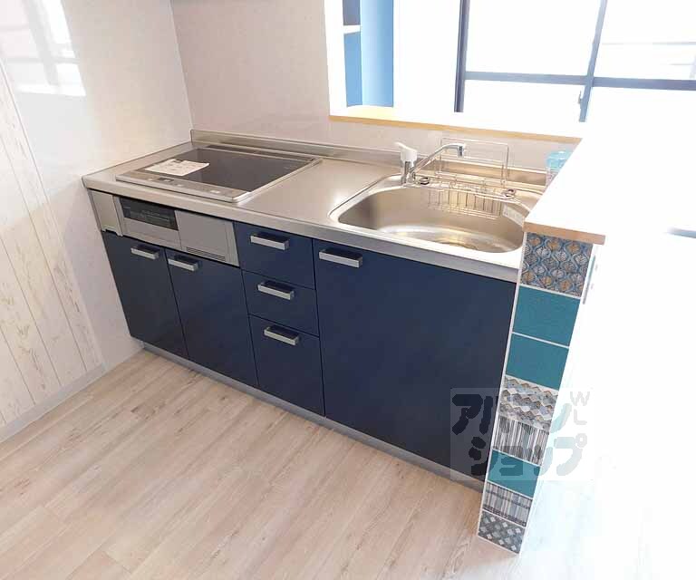 キッチン　２口ＩＨのグリル付きシステムキッチンです。