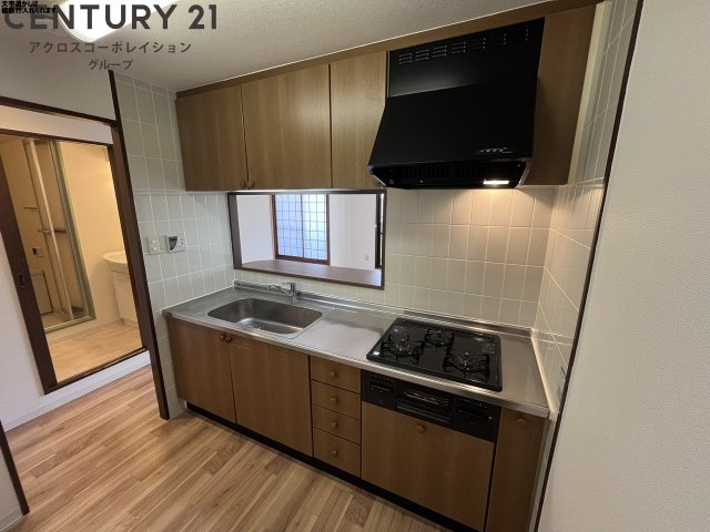 キッチン　3口ガスコンロ付で機能的なキッチンです！