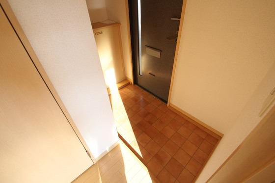 玄関　※別号室の写真です