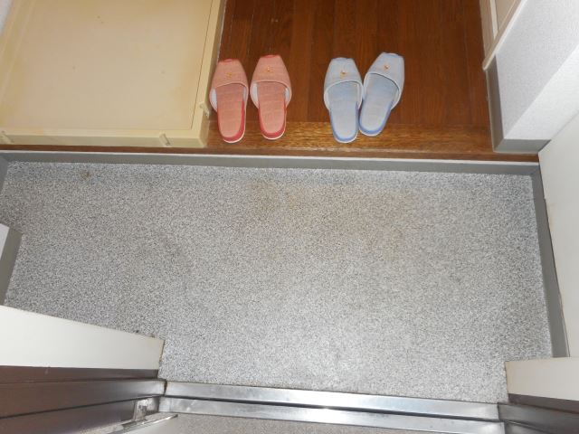 玄関　開放感のある広々な玄関。