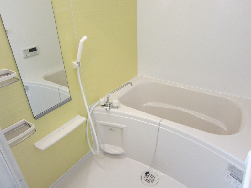 バス・シャワールーム　明るい雰囲気のゆったりバスルーム