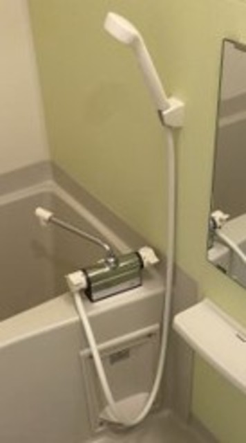 バス・シャワールーム　シャワー