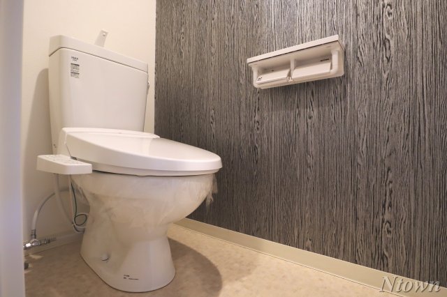 トイレ　落ち着いた色調のトイレです