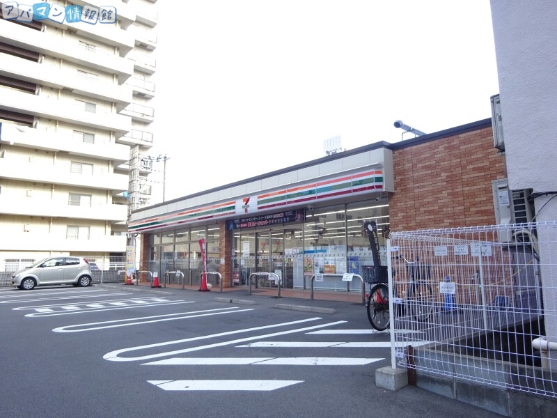 コンビニ　セブンイレブン新潟本町通店（コンビニ）まで122m