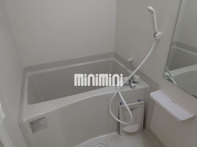 バス・シャワールーム　シャンプー等が置ける、棚付きバスルーム！