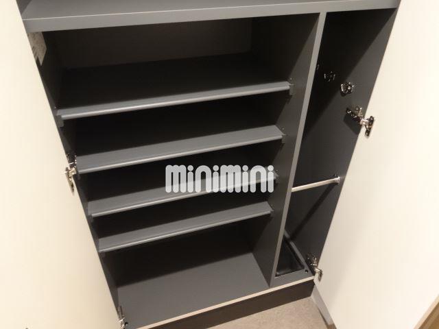 玄関　広めの収納スペースです！