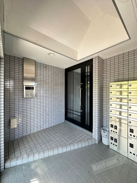 エントランス　オートロック付きで部外者シャットアウト♪