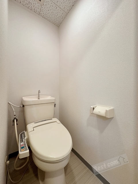 トイレ　温水洗浄便座付き♪