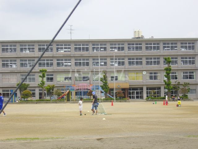 小学校　浜松市立笠井小学校（小学校）まで982m