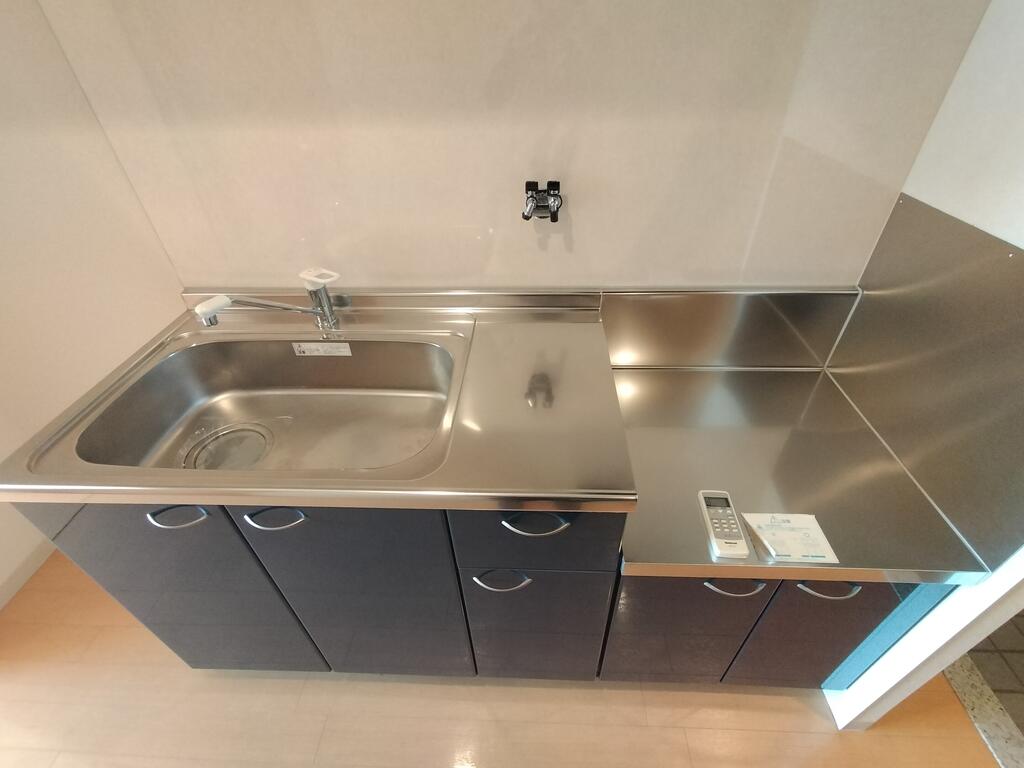 キッチン　2口コンロが設置できる広さのキッチン♪（同仕様写真）