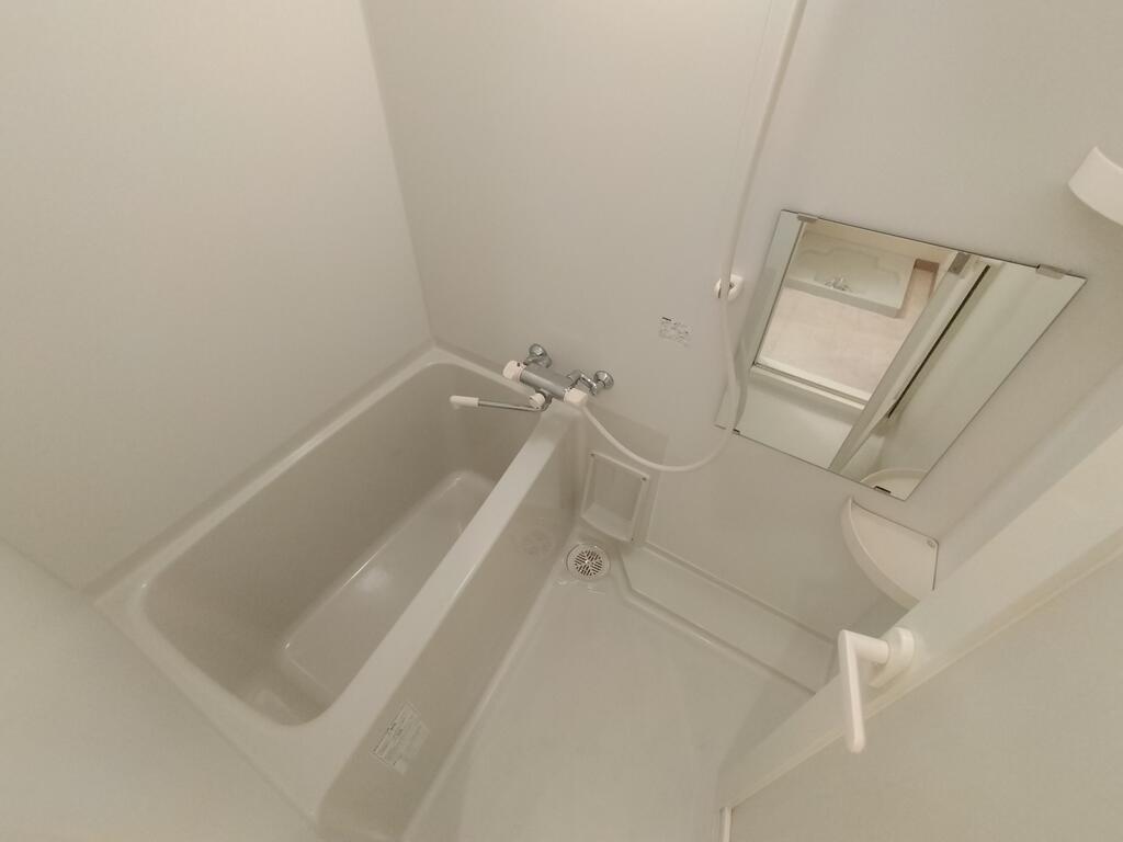 バス・シャワールーム　バス・トイレ・洗面台3点セパレート！（同仕様写真）