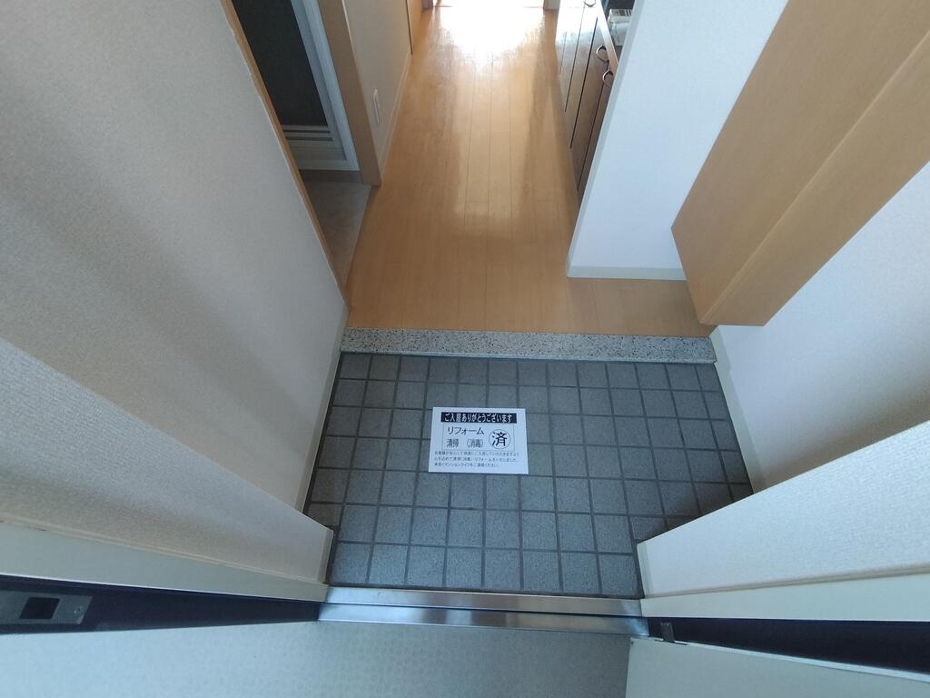 玄関　（同仕様写真）