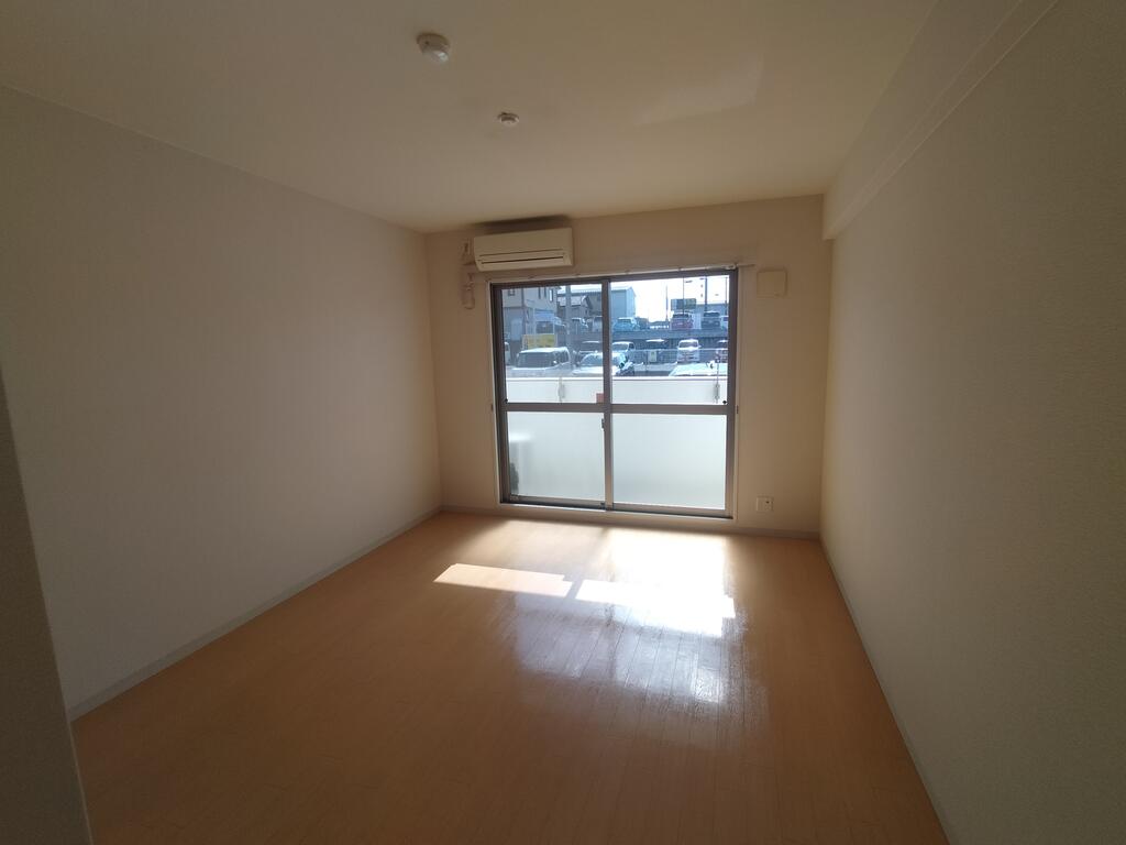 居室・リビング　9帖以上の広々とした洋室です☆（同仕様写真）