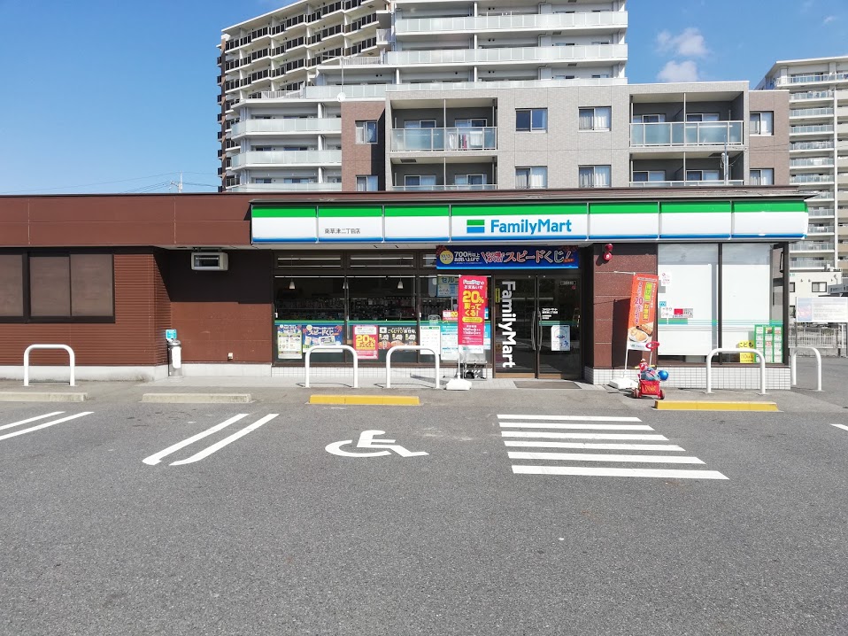 コンビニ　ファミリーマート南草津二丁目店（コンビニ）まで97m
