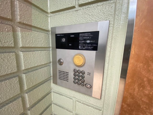 セキュリティ　落ち着いたロビーです