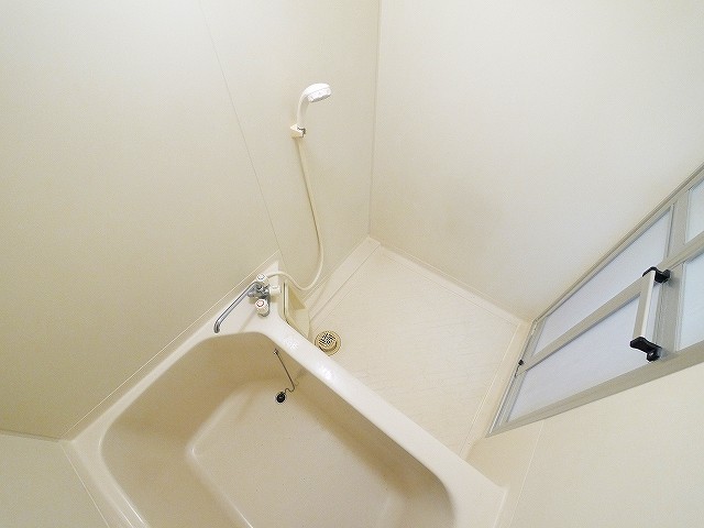 バス・シャワールーム　お風呂で日々の疲れを落としましょう