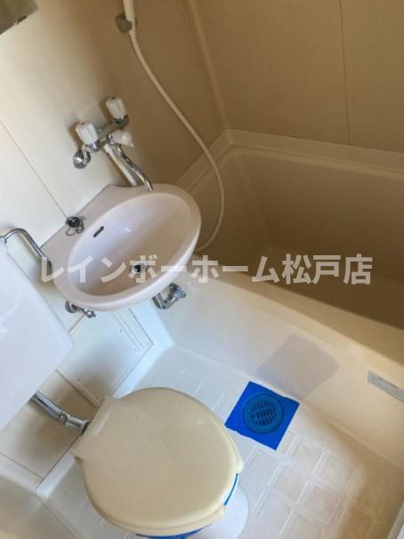 バス・シャワールーム　落ち着いた空間のお風呂です