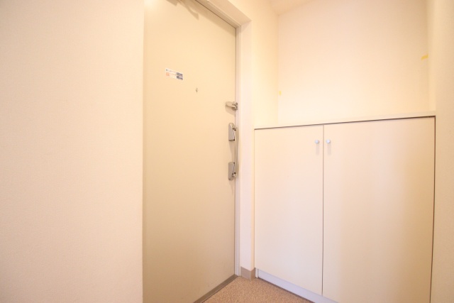 玄関　※別号室のお写真のため現況優先