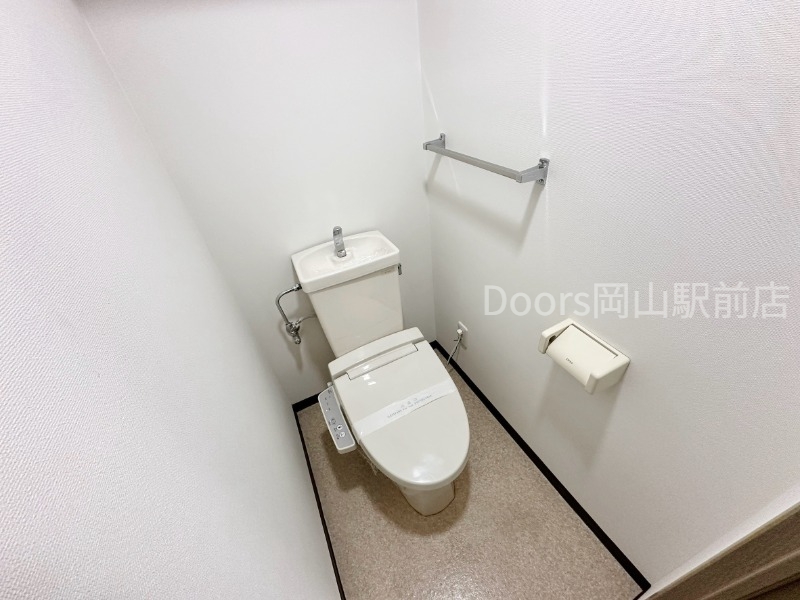 トイレ　※他号室の写真になります