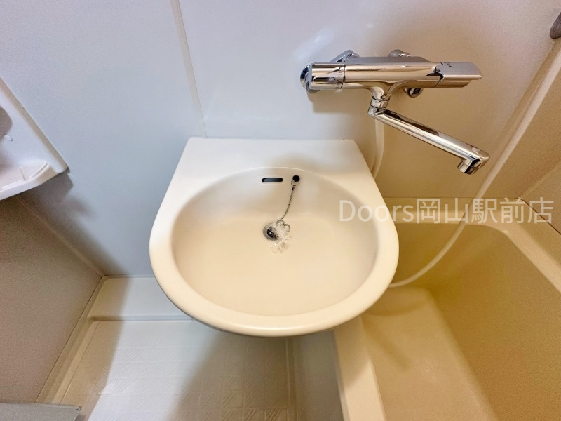 洗面設備　※他号室の写真になります