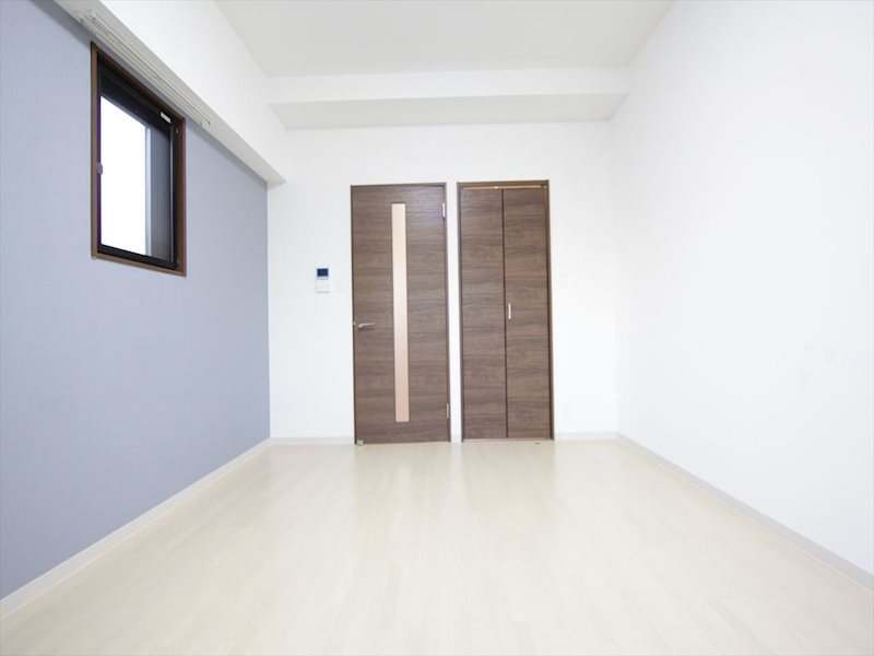 その他　洋室8.28帖　エアコン完備　南向バルコニー　収納充実