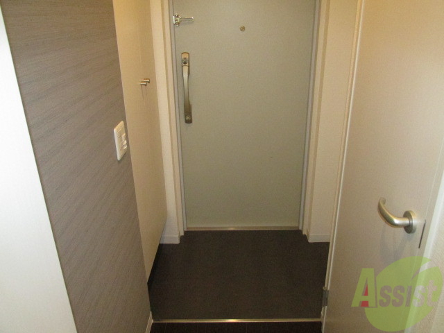 玄関　玄関にはシューズボックスもついてるので、玄関周り片付きますね