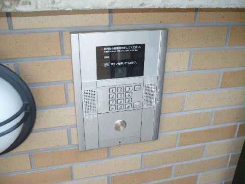 セキュリティ　物件入り口オートロックゲート付き