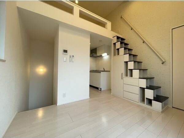 居室・リビング　こちらのリビングで趣味の時間をお楽しみください