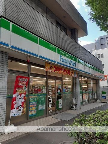 コンビニ　ファミリーマート（コンビニ）まで300m