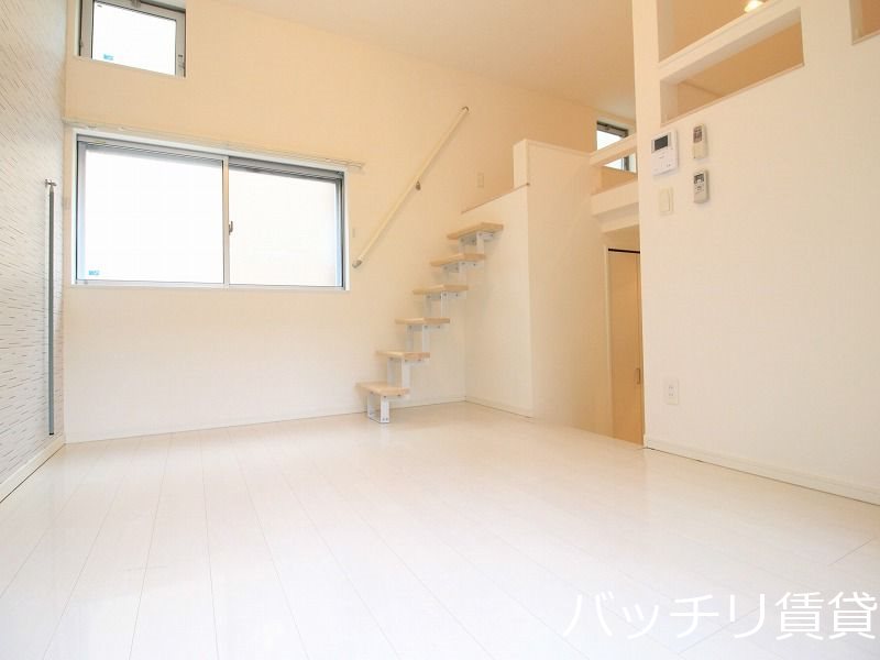 居室・リビング　別号室タイプの為、現状を優先致します。