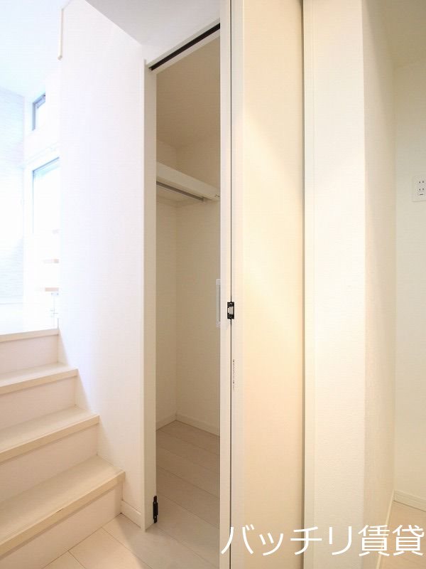 収納　別号室タイプの為、現状を優先致します。