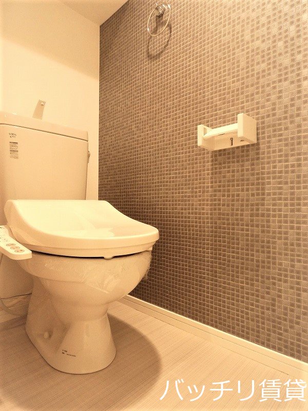 トイレ　別号室タイプの為、現状を優先致します。