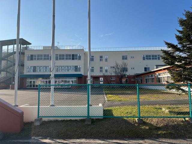 中学校　釧路市立大楽毛中学校（中学校）まで1072m