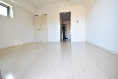 居室・リビング　室内