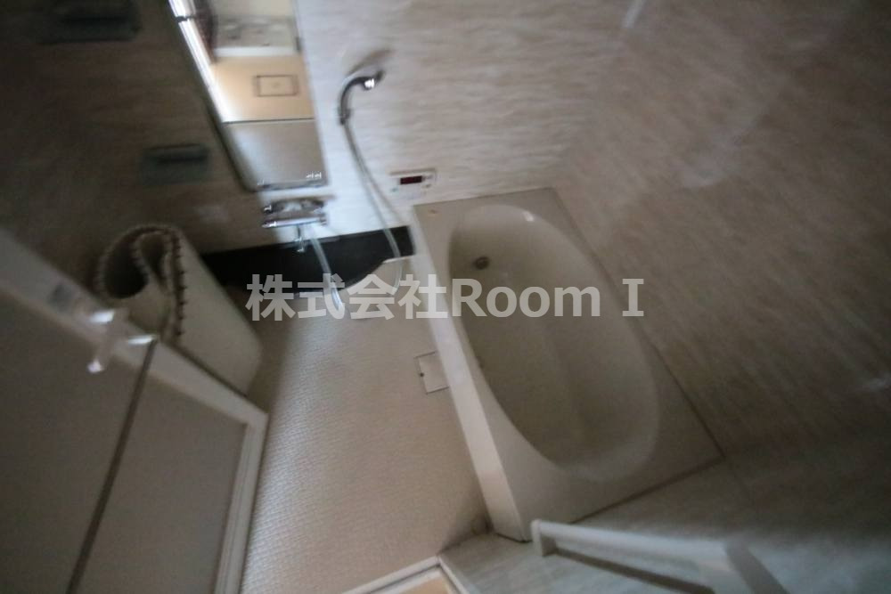 バス・シャワールーム　コンパクトで使いやすいお風呂です