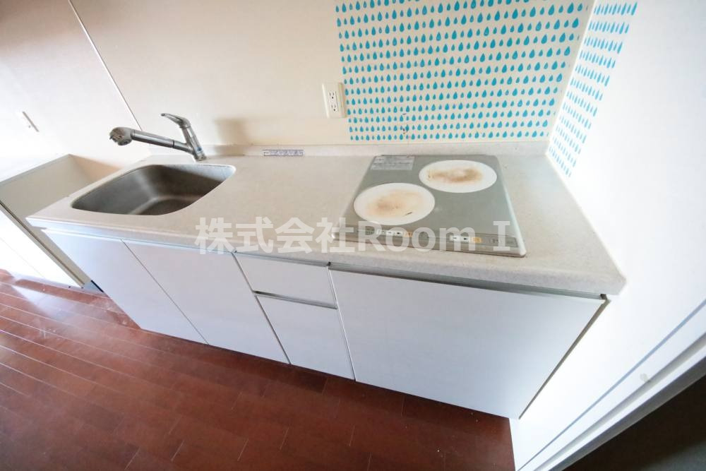 キッチン　コンパクトなキッチンで掃除もラクラク