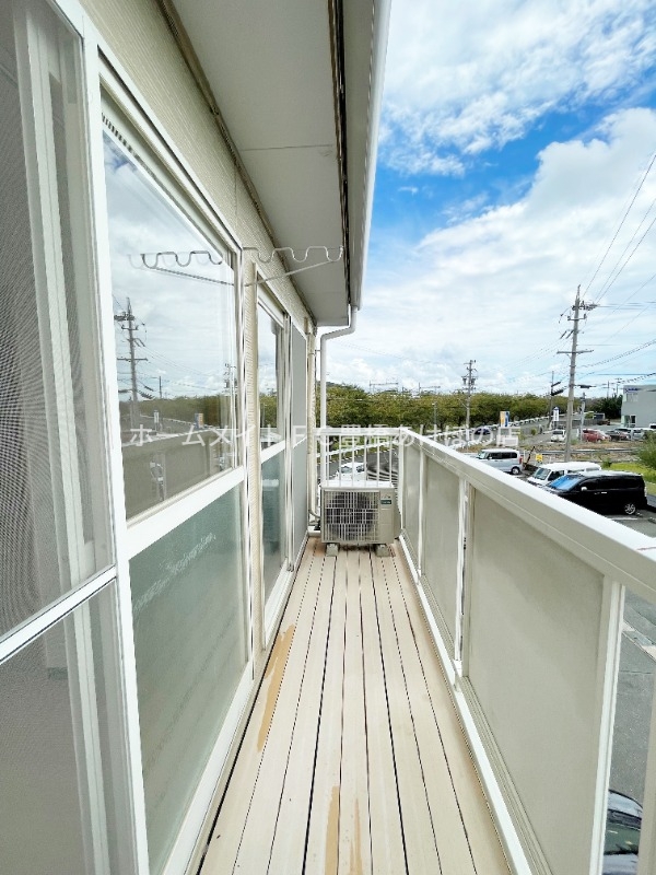 バルコニー　同型別部屋写真（反転）