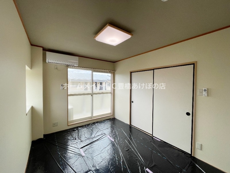 居室・リビング　同型別部屋写真（反転）