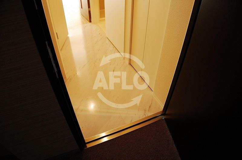 玄関　ドゥーエ立売堀　玄関スペース