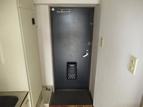 玄関　玄関　※2021年2月撮影