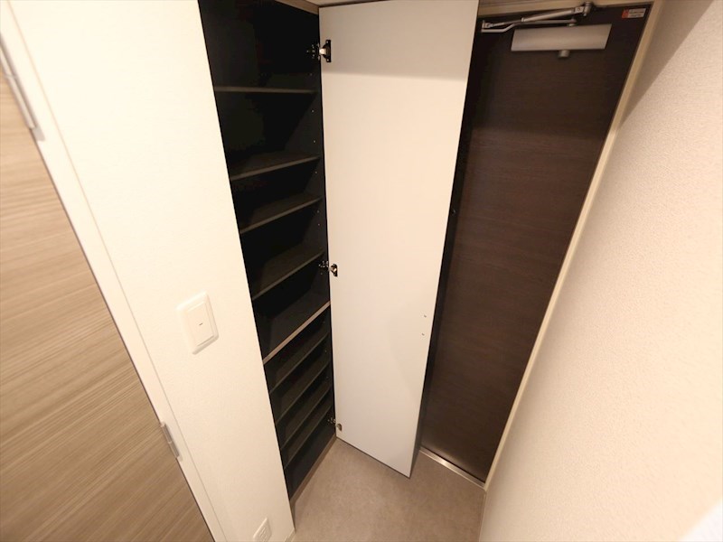 玄関　玄関　シューズボックス付（収納充実してます）