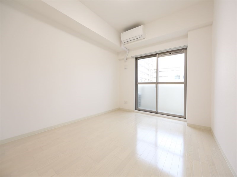 バルコニー　洋室7.76帖　エアコン完備　バルコニー