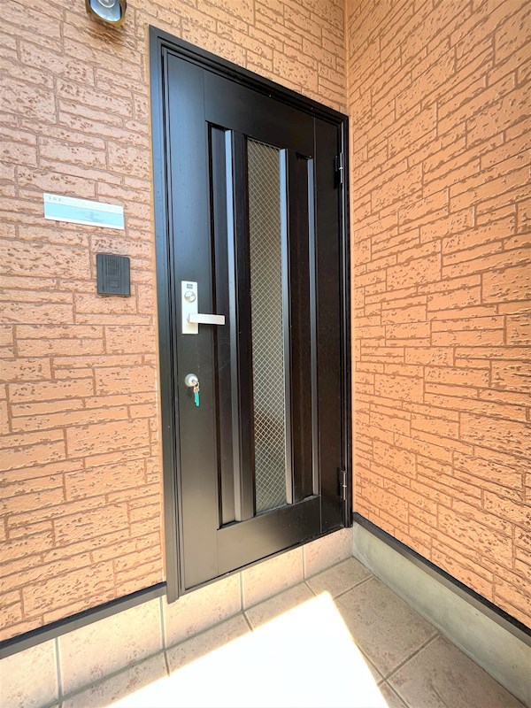 エントランス　同物件別部屋